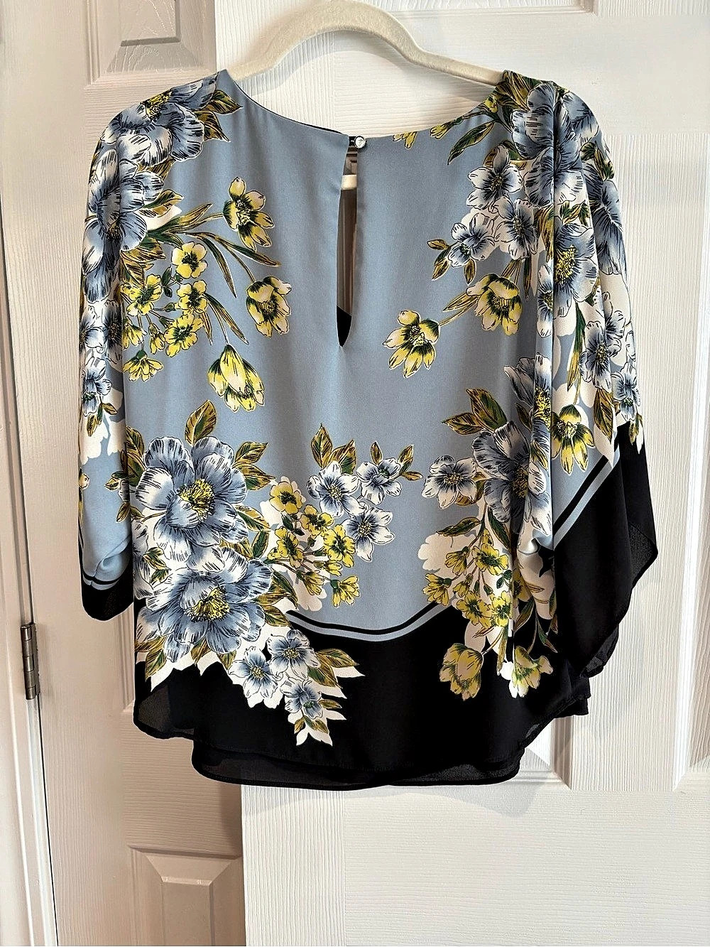 White House Black Market Floral Blouse in Blue & Black Size Small Like New - Picture 2 of 7